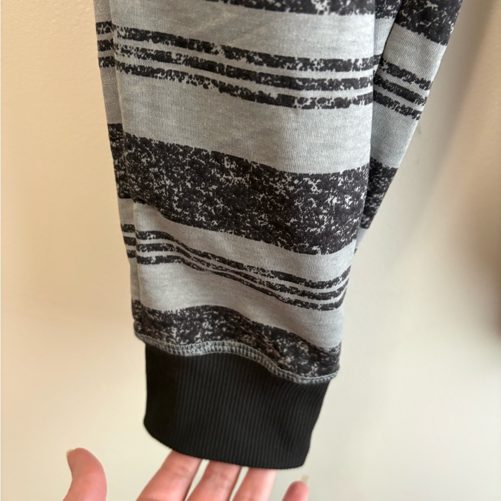 Lularoe gray striped Jax jogger pants M medium nwt - Picture 4 of 10